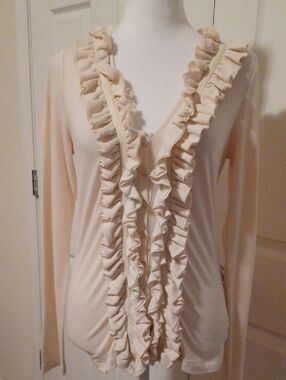 << Hazel Women's Cream Ruffle V-Neck Long Sleeve Top Size Medium